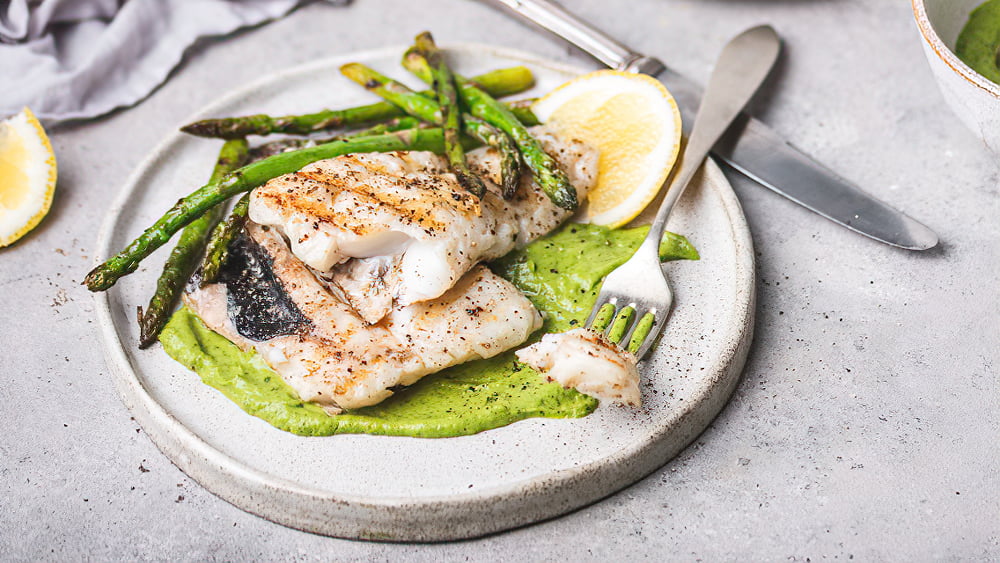 Receta Merluza en “salsa verde” con espárragos trigueros