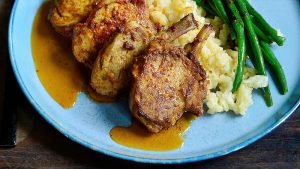 Receta chuletas de cordero con puré de coliflor y judías verdes